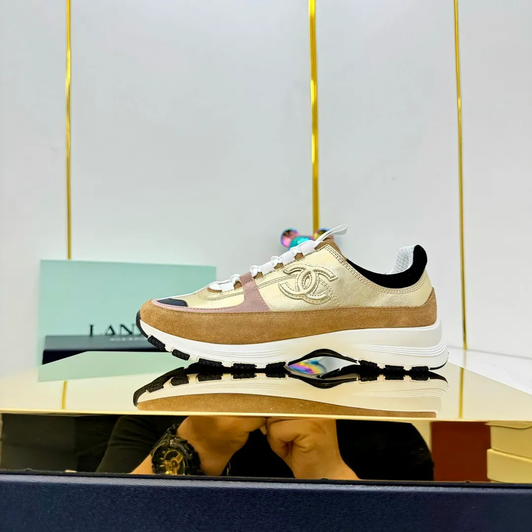 👟👟Ex-factory price 600👟👟High quality! ! ! CHANEL Chanel 25A latest thick-soled casual sports shoes. The counter is synchronized. The counter is very popular. It is a shoe that is very difficult to buy. The most popular thick-soled casual shoes on the Internet. As you can imagine, the most popular thick-soled casual shoes can not be missed. It has both good looks and comfort. Simple and versatile. The thick sole increases the height and is super versatile. Whoever wears it will look better. Upper: cowhide stitching. Lining: breathable mesh. Outsole: TPU original outsole. Size: 35-41 👉